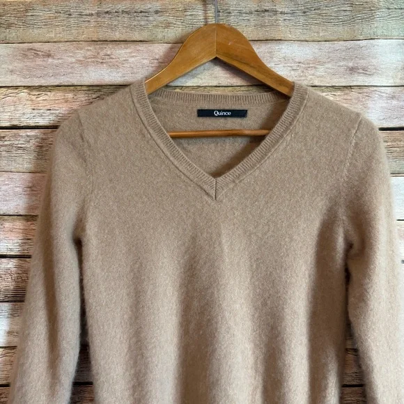 Quince Women's Camel Tan 100% Cashmere V Neck Pullover Sweater Size Small - Picture 3 of 10